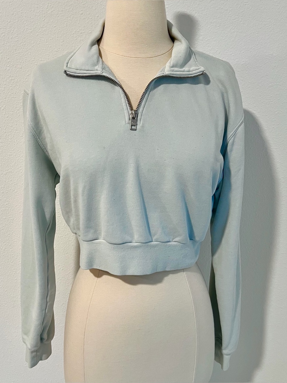 Aritzia Tna Airy Fleece Boyfriend 1/4 Zip Cropped Sweatshirt Ice Grey Blue